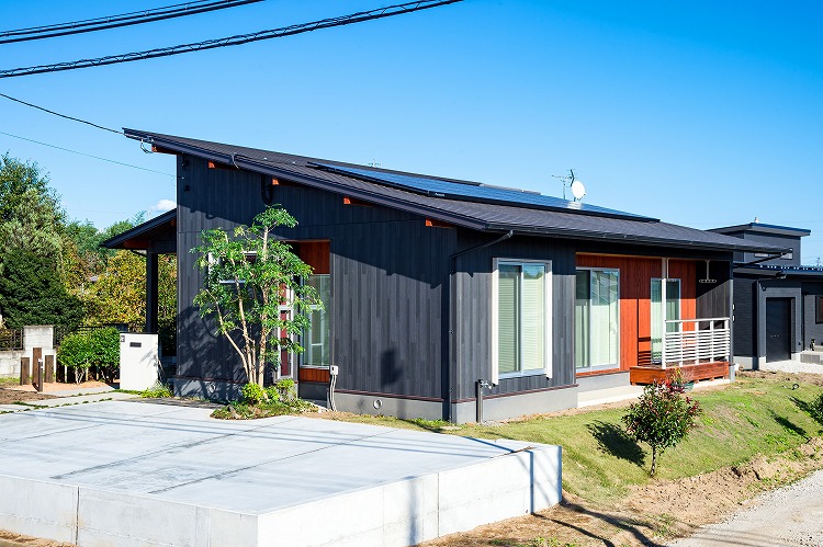 爽やかな朝日が差し込む、心地よい平屋の家